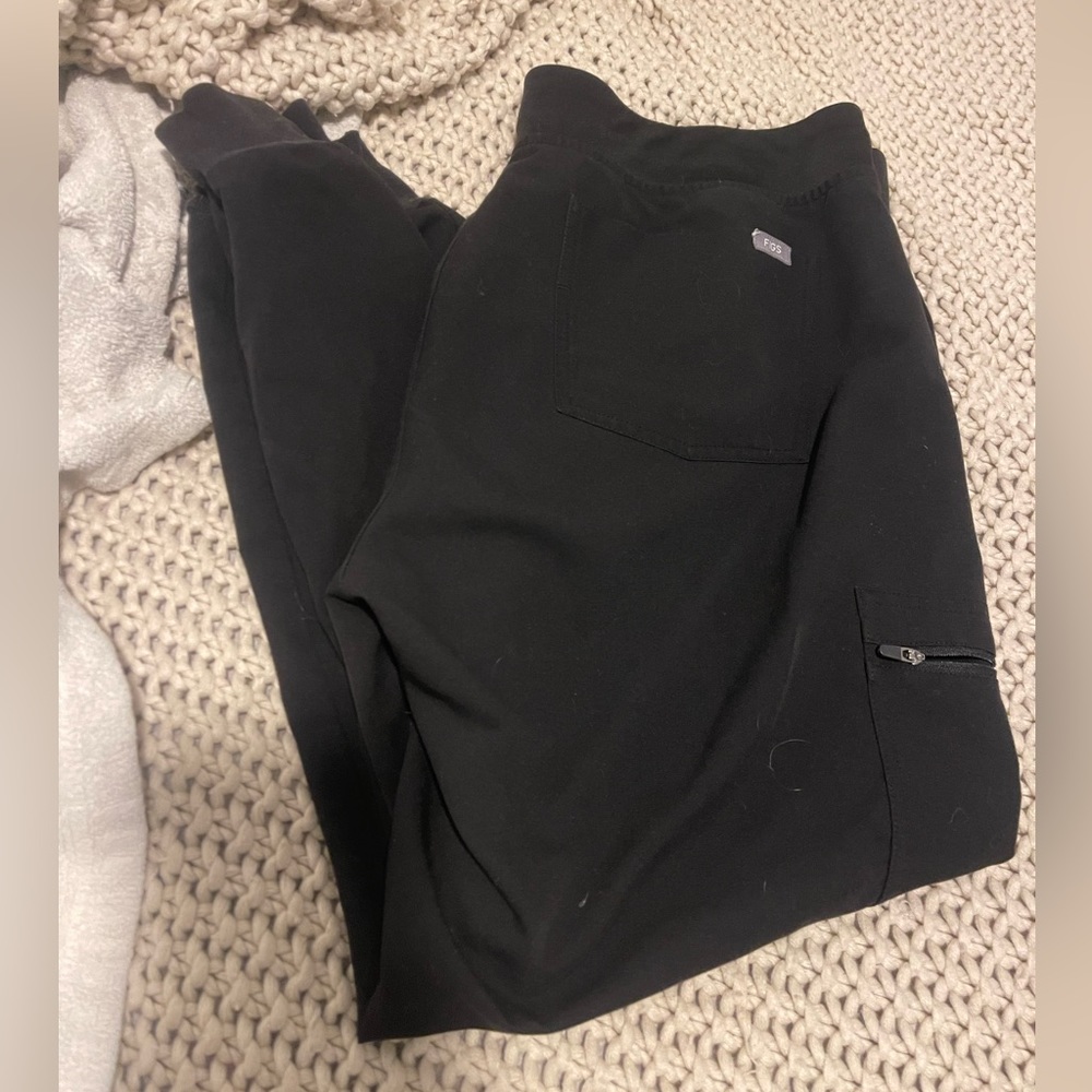 Black Zamora jogger Figs